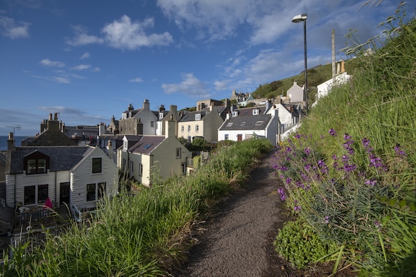Foto van Cottage in Gardenstown bij Moray Firth Kust - Vakantiehuis in Gardenstown - ExteriorSummer