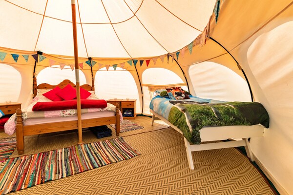 Foto van Bell Tent in Devon bij Prachtige Stranden - Vakantiehuis in Ilfracombe - BedRoom