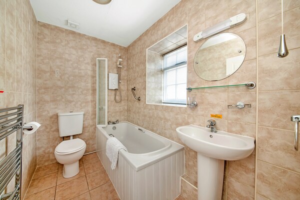 Foto van Lodge in Thirsk met Spa en Wandelpaden - Vakantiehuis in Thirsk - BathRoom