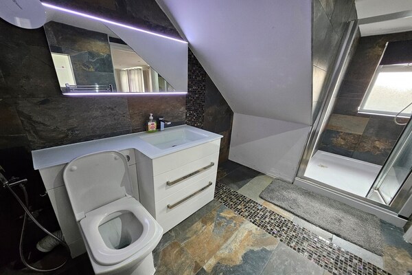 Foto van Appartement Met Drie Slaapkamers (12 Gasten) - Vakantiehuis in Windsor - BathRoom