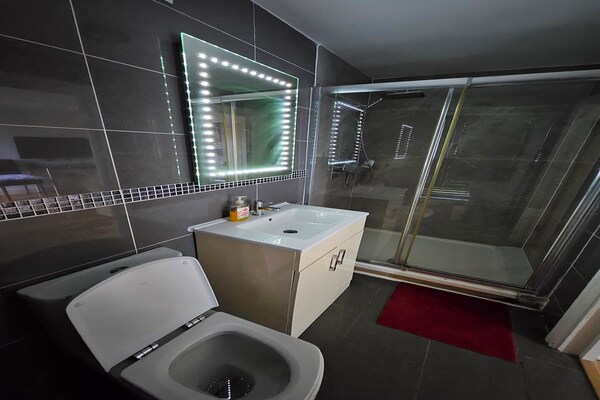Foto van Appartement Met Drie Slaapkamers (12 Gasten) - Vakantiehuis in Windsor - BathRoom