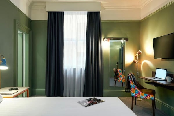 Foto van Bristol Grand Hotel By Sunday - Junior Suite - Vakantiehuis in Bristol - BedRoom