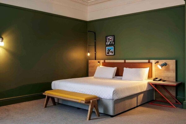 Foto van Bristol Grand Hotel By Sunday - Junior Suite - Vakantiehuis in Bristol - BedRoom