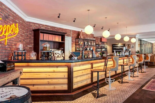 Foto van Bristol Grand Hotel By Sunday - Junior Suite - Vakantiehuis in Bristol - HotelFacilitiesAndServices