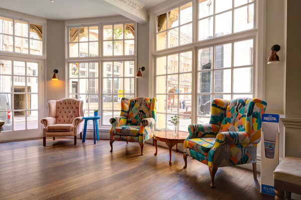 Foto van Bristol Grand Hotel By Sunday - Junior Suite - Vakantiehuis in Bristol - HotelFacilitiesAndServices