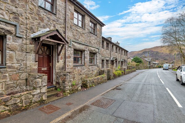 Foto van Beddgelert Cottage Escape - Vakantiehuis in Caernarfon - ExteriorSummer