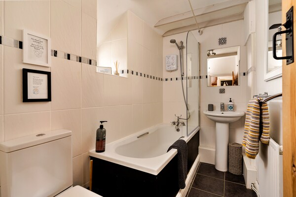 Foto van Artistiek Fishguard Cottage voor 4 personen - Vakantiehuis in Fishguard - BathRoom