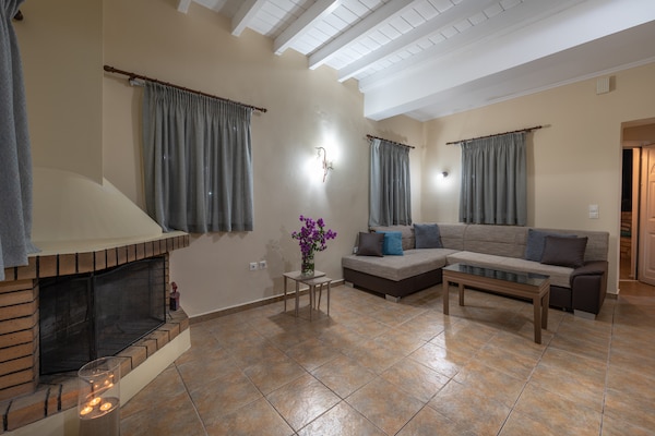 Foto van Villa op Zakynthos met privézwembad & uitzicht - Vakantiehuis in Ζakynthos - LivingRoom