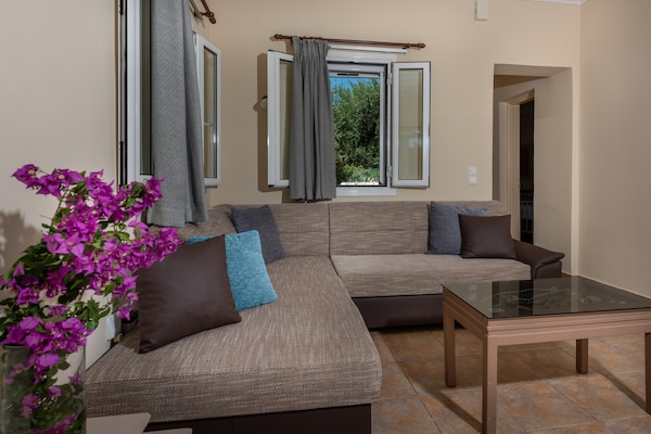Foto van Villa op Zakynthos met privézwembad & uitzicht - Vakantiehuis in Ζakynthos - LivingRoom