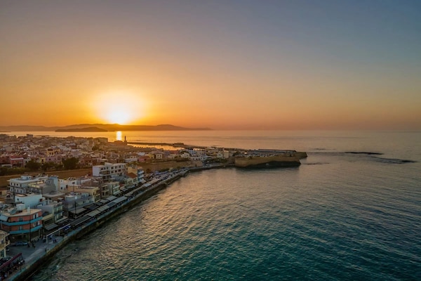 Foto van Villa in Chania met Zwembad en Strand dichtbij - Vakantiehuis in Chania - AreaSummer5KM