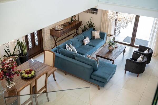 Foto van Luxe villa met zeezicht in Chania - Vakantiehuis in Kissamos - LivingRoom