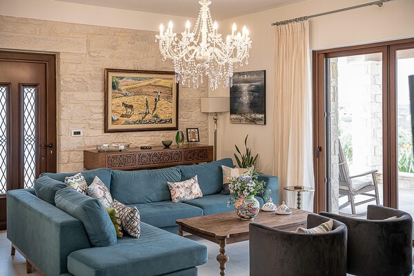 Foto van Luxe villa met zeezicht in Chania - Vakantiehuis in Kissamos - LivingRoom
