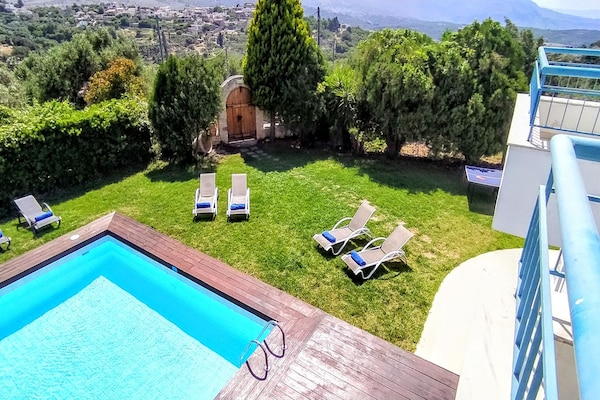 Foto van Beautiful 5bedroom villa big pool, close to beach! - PoolOfHouse