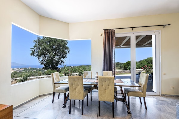 Foto van Beautiful 5bedroom villa big pool, close to beach! - Untagged