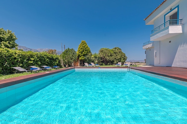 Foto van Beautiful 5bedroom villa big pool, close to beach! - PoolOfHouse