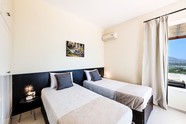 Foto van Beautiful 5bedroom villa big pool, close to beach! - BedRoom