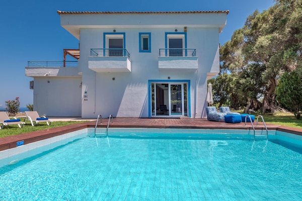 Foto van Beautiful 5bedroom villa big pool, close to beach! - PoolOfHouse