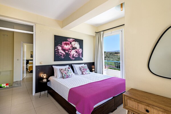 Foto van Beautiful 5bedroom villa big pool, close to beach! - BedRoom