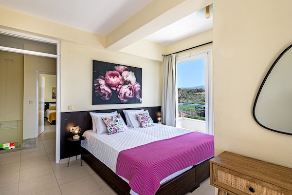 Foto van Beautiful 5bedroom villa big pool, close to beach! - BedRoom