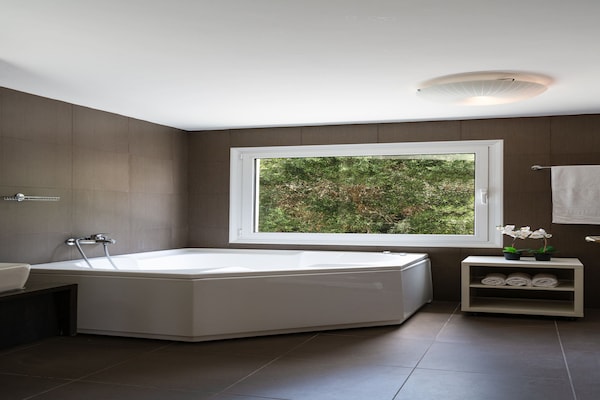 Foto van Beautiful 5bedroom villa big pool, close to beach! - BathRoom