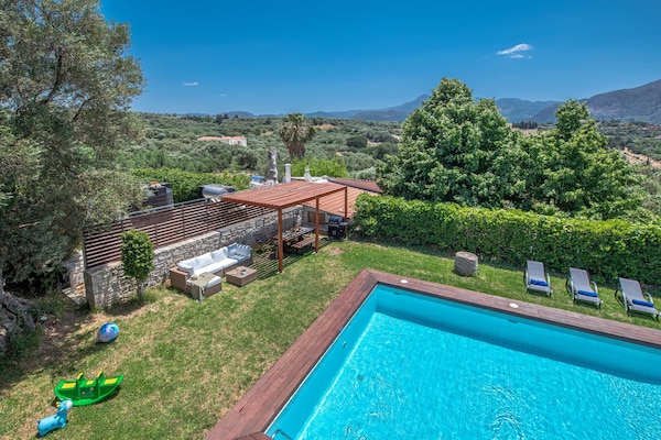 Foto van Beautiful 5bedroom villa big pool, close to beach! - PoolOfHouse