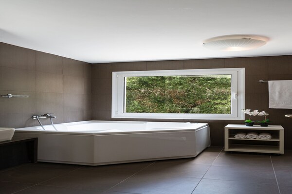 Foto van Beautiful 5bedroom villa big pool, close to beach! - BathRoom
