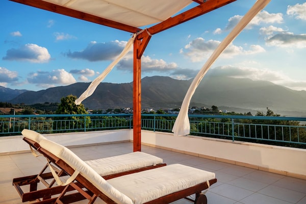 Foto van Beautiful 5bedroom villa big pool, close to beach! - TerraceBalcony