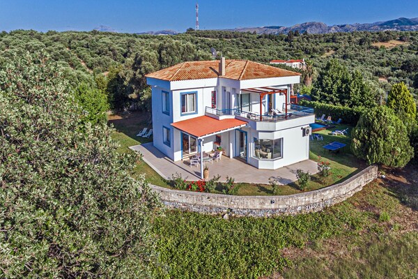 Foto van Beautiful 5bedroom villa big pool, close to beach! - Outdoor