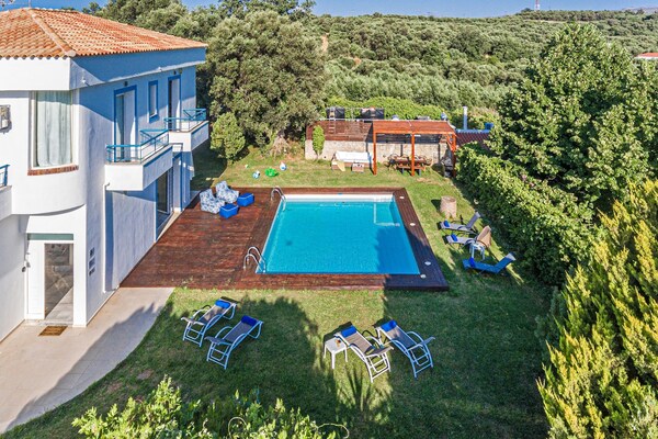 Foto van Beautiful 5bedroom villa big pool, close to beach! - PoolOfHouse
