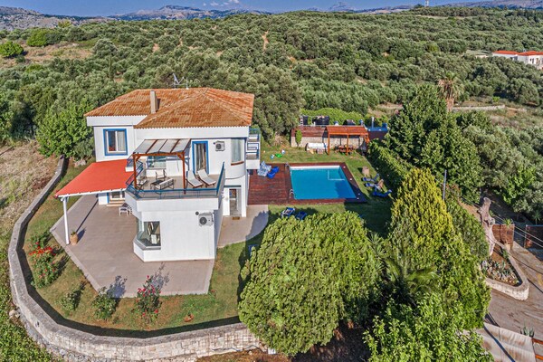 Foto van Beautiful 5bedroom villa big pool, close to beach! - Outdoor