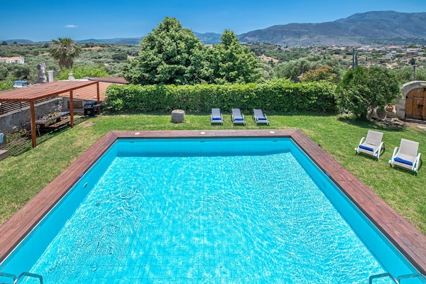 Foto van Beautiful 5bedroom villa big pool, close to beach! - PoolOfHouse