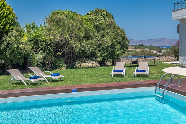 Foto van Beautiful 5bedroom villa big pool, close to beach! - PoolOfHouse