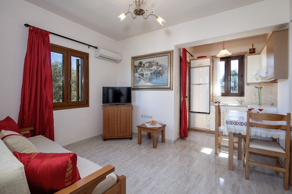 Foto van Villa op Kreta bij Strand en Olijfgaarden - Vakantiehuis in Pagkalohori, Rethymno - LivingRoom