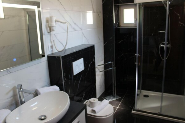 Foto van Appartement in Stara Novalja met groot terras - Vakantiehuis in Stara Novalja - BathRoom