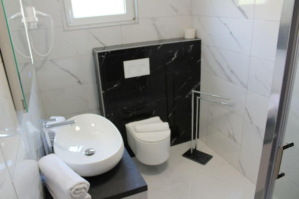 Foto van Appartement in Stara Novalja met groot terras - Vakantiehuis in Stara Novalja - BathRoom