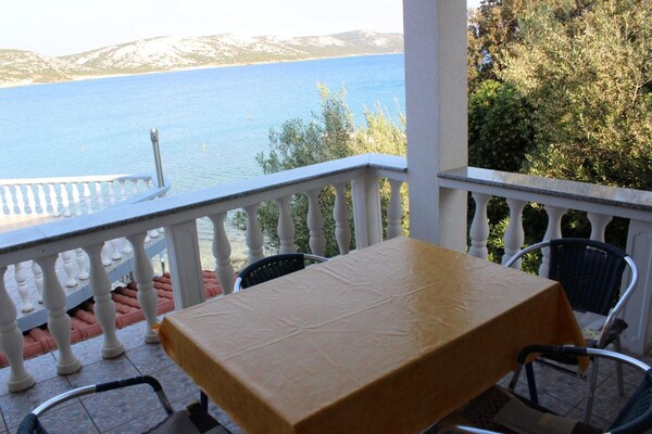 Foto van Appartement in Stara Novalja met groot terras - Vakantiehuis in Stara Novalja - TerraceBalcony