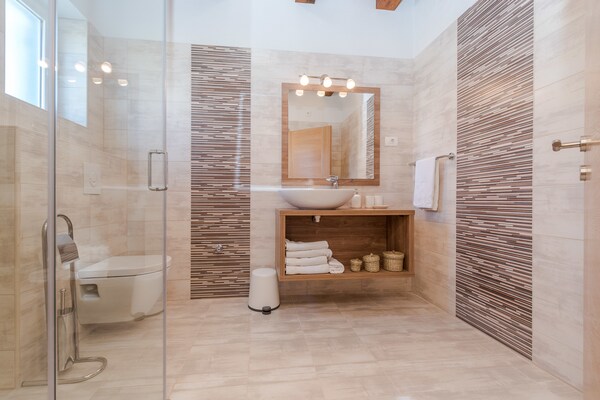 Foto van Villa met privézwembad in Sukošan - Vakantiehuis in Sukosan - BathRoom