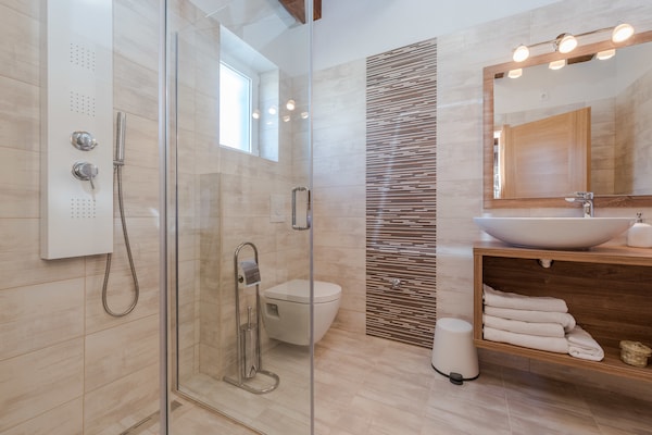 Foto van Villa met privézwembad in Sukošan - Vakantiehuis in Sukosan - BathRoom