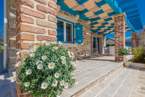 Foto van Villa met privézwembad in Sukošan - Vakantiehuis in Sukosan - TerraceBalcony