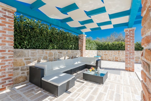 Foto van Villa met privézwembad in Sukošan - Vakantiehuis in Sukosan - TerraceBalcony