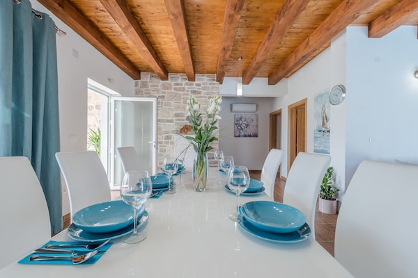 Foto van Villa met privézwembad in Sukošan - Vakantiehuis in Sukosan - DiningRoom