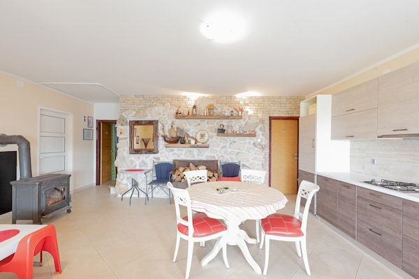 Foto van Vakantiehuis Mandre bij Prachtige Stranden - Vakantiehuis in Kolan - DiningRoom