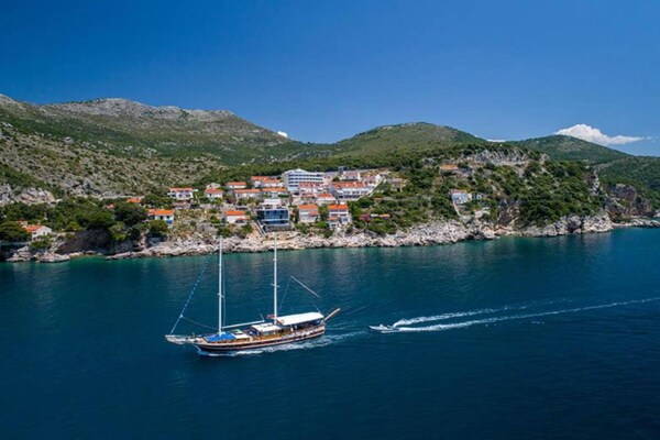 Foto van Apartments Aura - Comfort Studio Apartment 7 with shared swimming pool - View