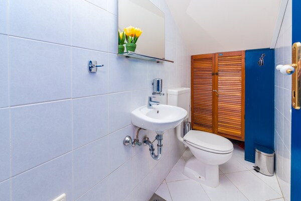 Foto van Villa Piano - Four Bedroom Villa with Terrace and Swimming Pool - BathRoom