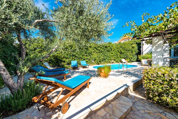 Foto van Villa Piano - Four Bedroom Villa with Terrace and Swimming Pool - terrace