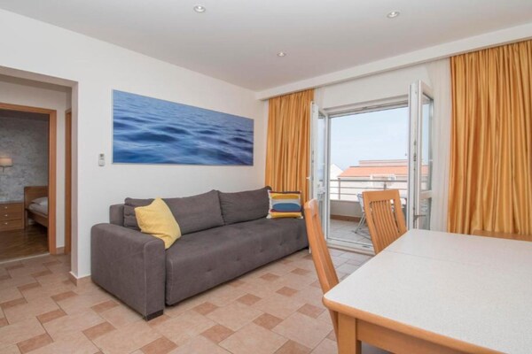 Foto van Apartments Antonio - One Bedroom Apartment with Balcony and Sea View - 3 - LivingRoom