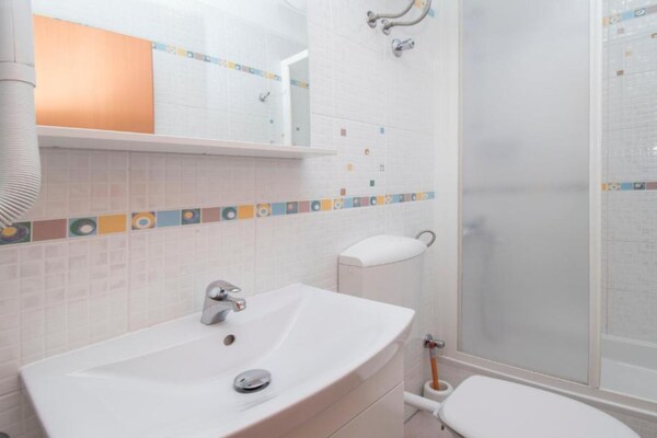 Foto van Apartments Antonio - One Bedroom Apartment with Balcony and Sea View - 3 - BathRoom