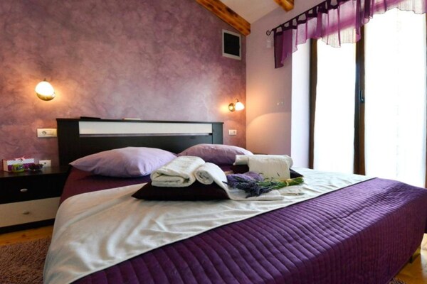 Foto van Authentic Istrian Rooms for Unforgettable Stays - Double Room with Balcony - BedRoom