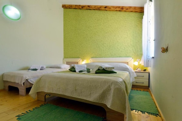 Foto van Authentic Istrian Rooms for Unforgettable Stays - Triple Room - BedRoom