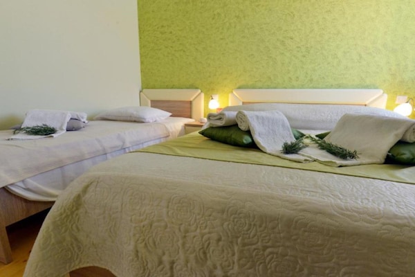 Foto van Authentic Istrian Rooms for Unforgettable Stays - Triple Room - BedRoom